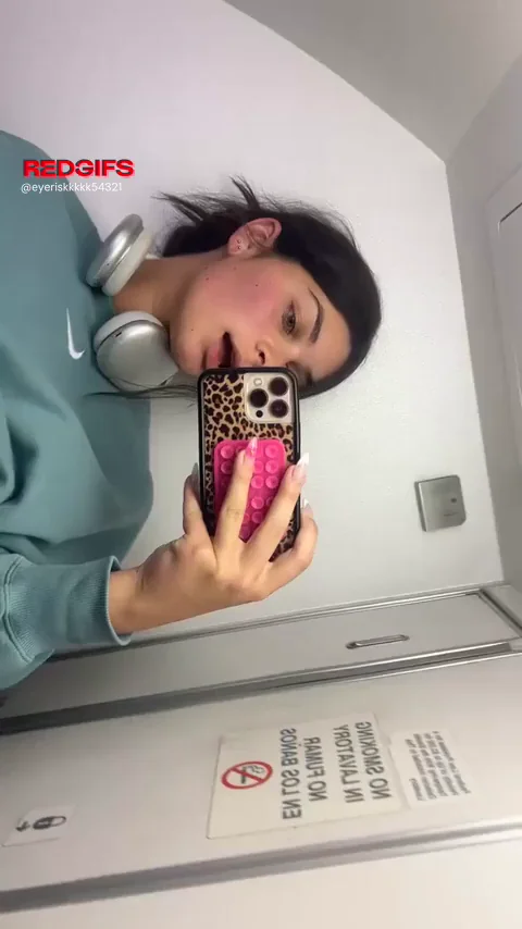 plane bathroom to expose my secret 🤫