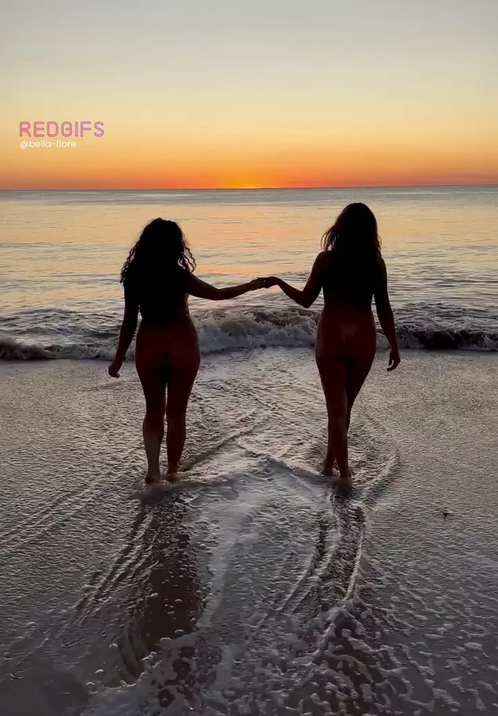 Sunset Silhouettes: Big-Tit Ebony Babes Bare It All on the Beach