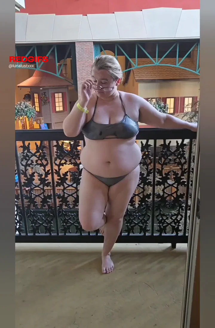 Chubby Alt Babe in Bikini: 'Come Up and Pound My Thick Curves?'