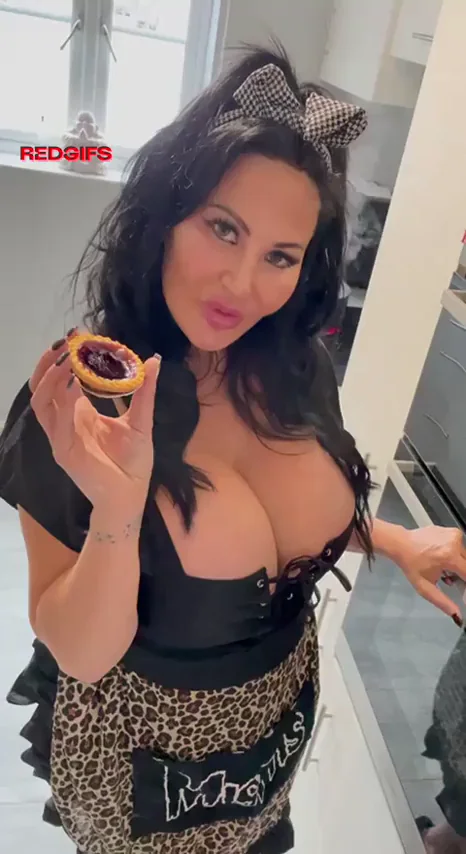let me show you the right way to lick mine