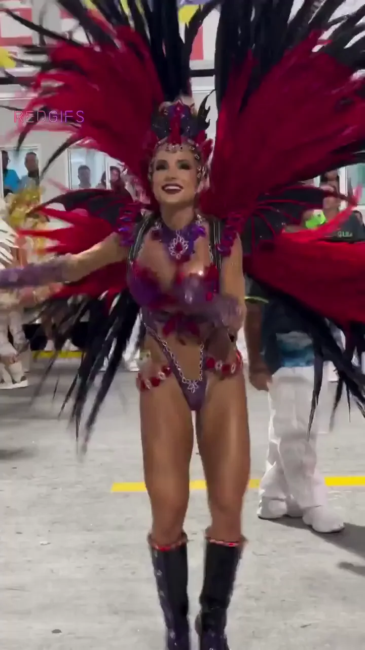 Gabi Martins