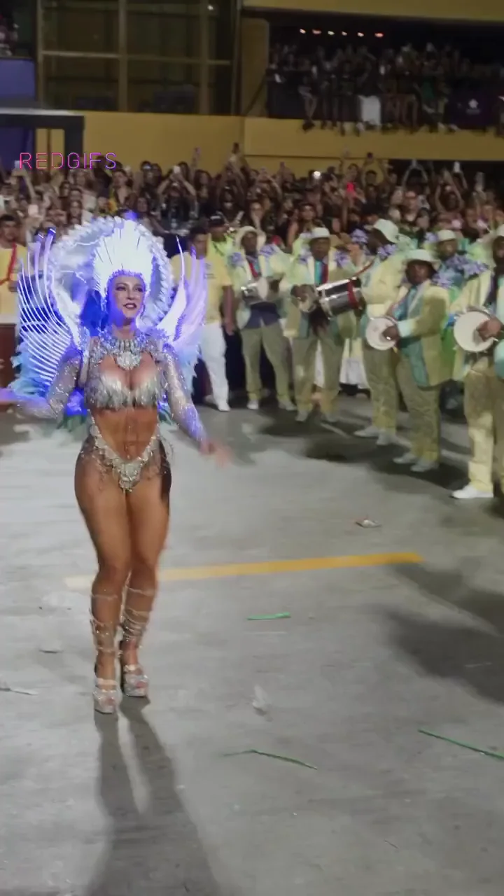 Paolla Oliveira's Massive Ass Shaking in Carnival Thong