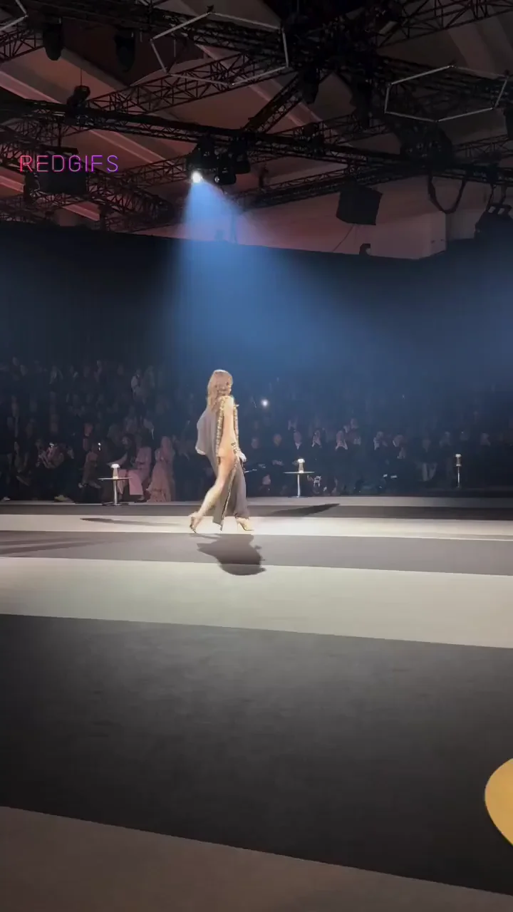 Isabeli Fontana Sizzles on Runway in Skintight Dress