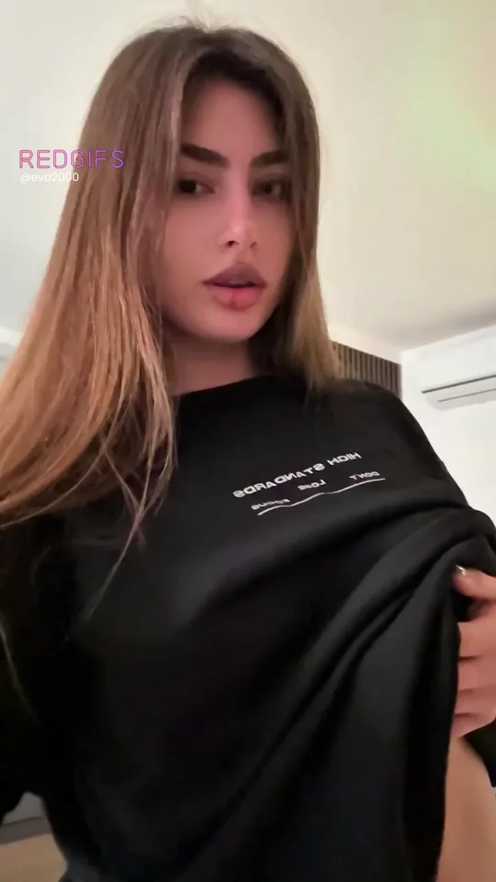 🔥 No Bra Latina Slut Flashes Massive Natural Tits! 🍈🍈