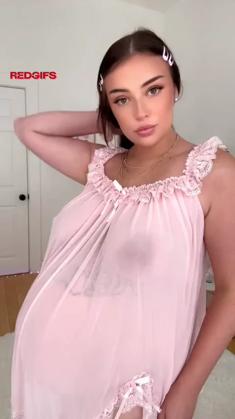 37 weeks pregnant, my body is craving some attention😈