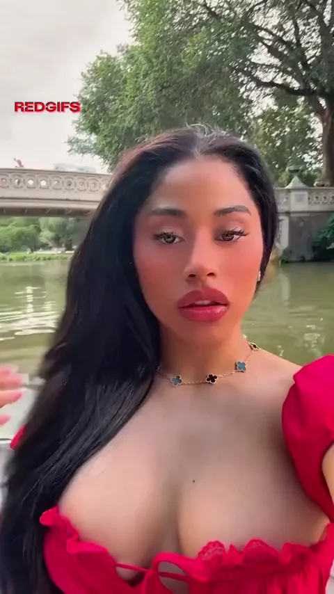 Tities want to pop out