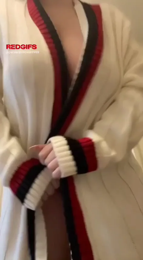 🔥 Robe Tease: Massive Tits Spill Out! 🍈🍈
