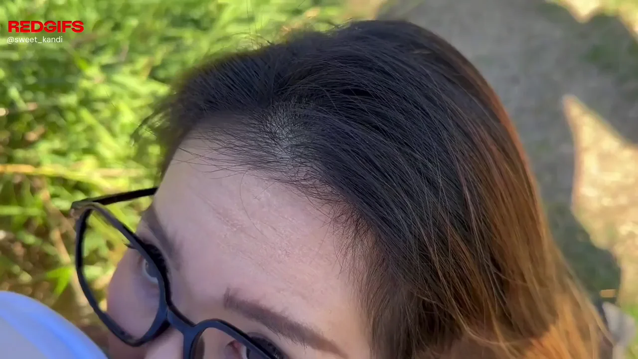 Petite Asian MILF Slurps Big Dick on First Date 😈🍆💦