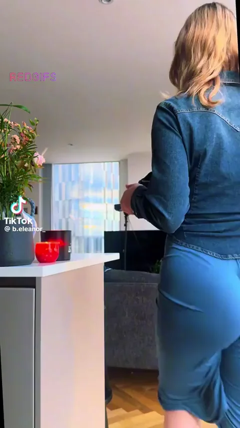 🍑 @b.eleanor_ TikTok Kitchen Ass Tease & Big Tit Pour 😈