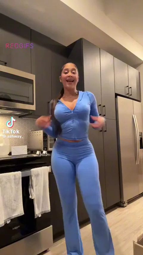 🍑 @ashway_ TikTok Kitchen Ass Shake & Big Tit Bounce 💦