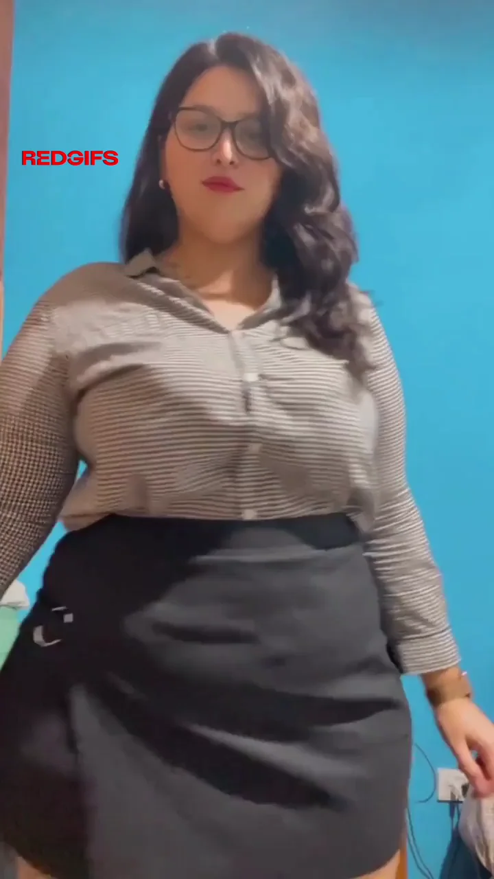Thick Pretty Slut in Tight Office Skirt? Hell Yeah! 🍑🔥