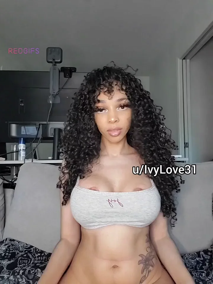 Lightskin Bombshell Begs: 'Cream Pie My Juicy Pussy Please!'