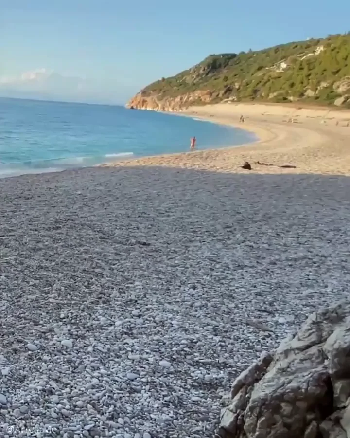 Fucked on public beach with people in her yellow bikini (ArrestMe) [06:27]