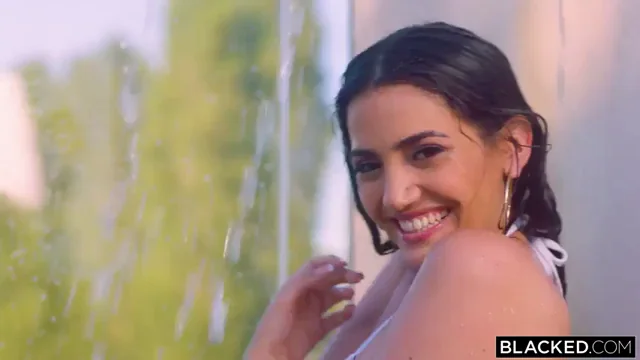 Penelope Cross' Secret Pool Fuck 💦😈