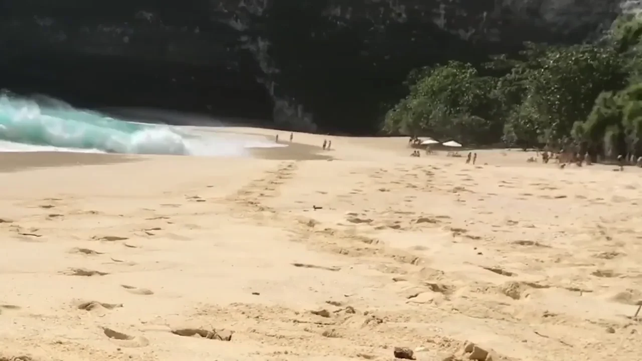 Beach Bum Anal Pounding: AdventuresCouple's Risky Public Rear-End Romp