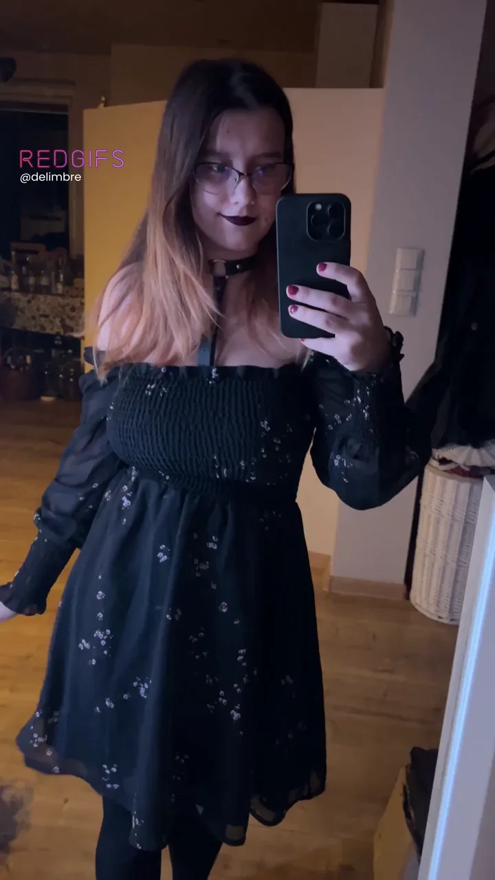 If you’ve never tittyfucked a goth mommy before, here’s your encouragement (;