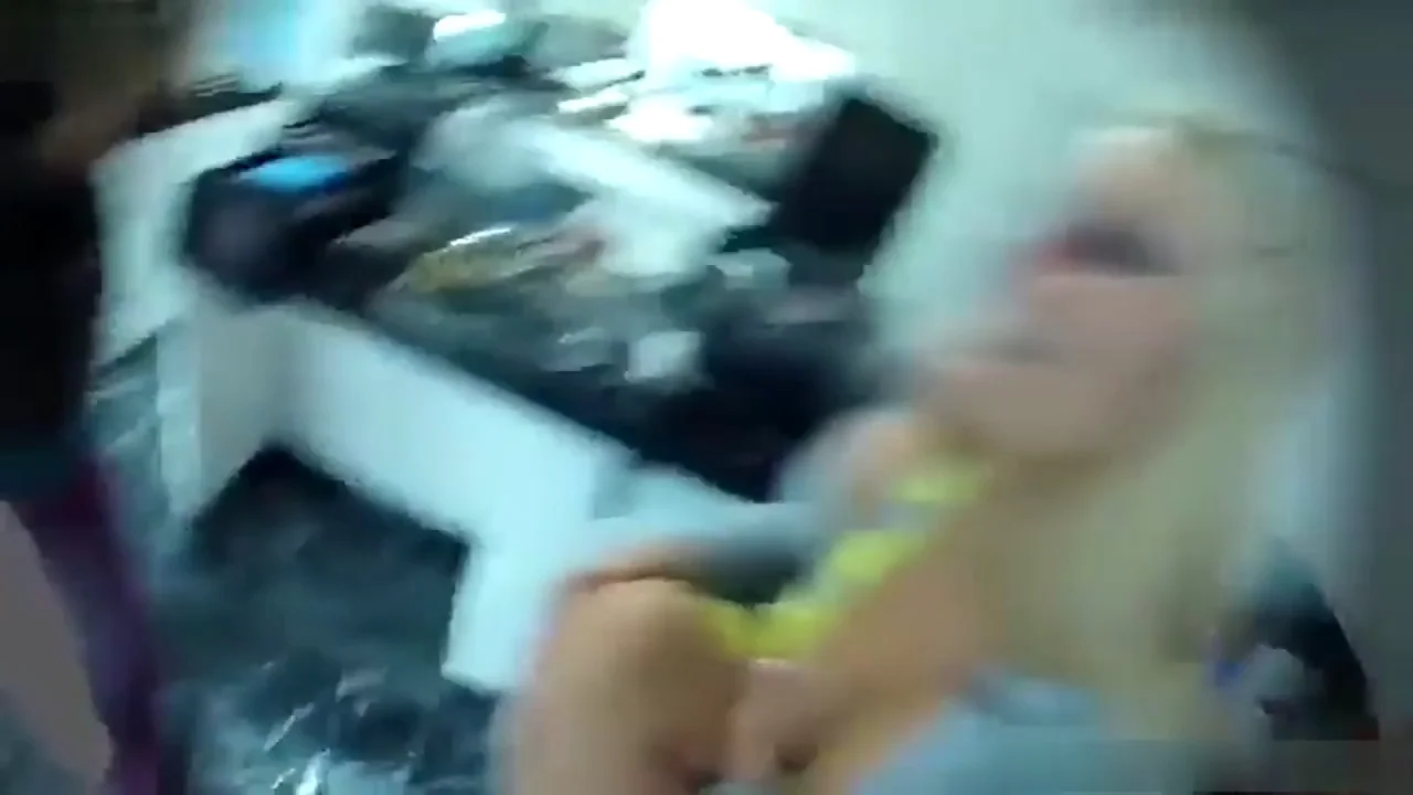 🍑 Halting Makeup for Hot Blonde MILF's Massive Bubble Butt Worship 👋