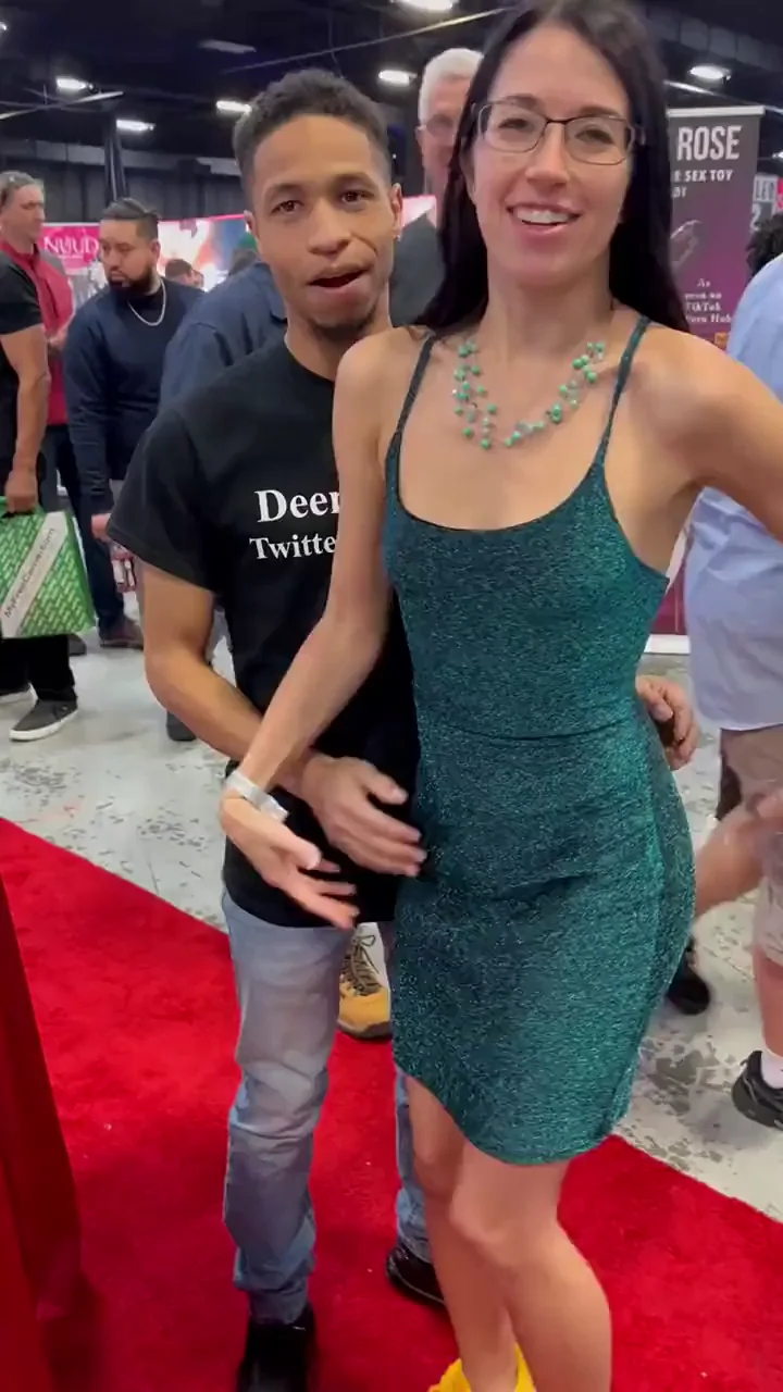 Alex Coal Meeting her Fan Backstage