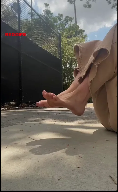 Bday Slut Gifts Shy Stranger Her Dirty Soles to Suck & Lick 😈👅🦶
