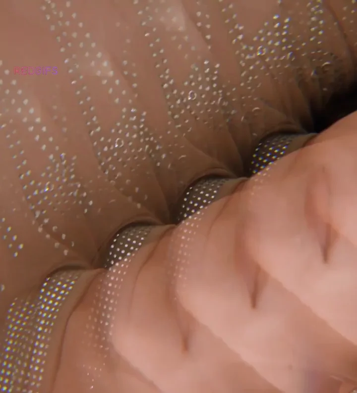 LaSirena69: Ebony Goddess Teases Her Massive Booty & Shiny Tits