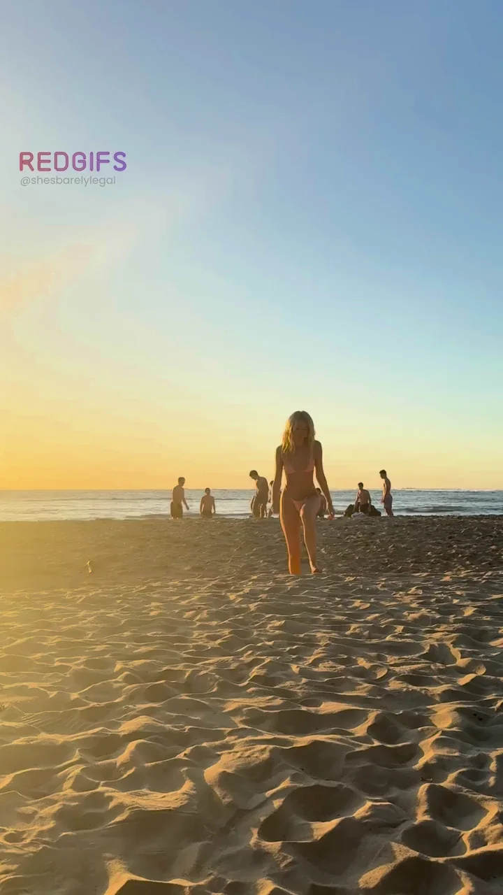 Teasing My Tits for Beach Dudes Behind Me 😈🌅
