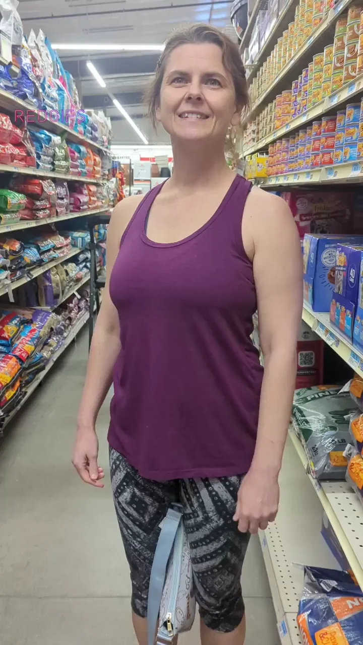 MILF's Daring Titty Drop Flash in Feed Store Aisle