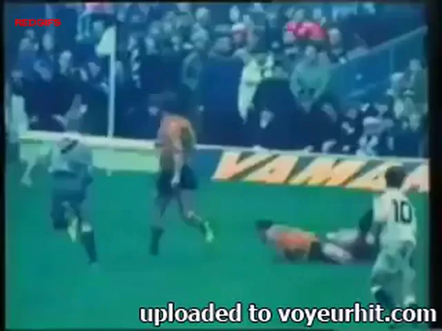 Erica Roe's Epic 🏉 Rugby Streaker Flash - Massive Tits Bouncing in 1982 Twickenham! 🍈🍈