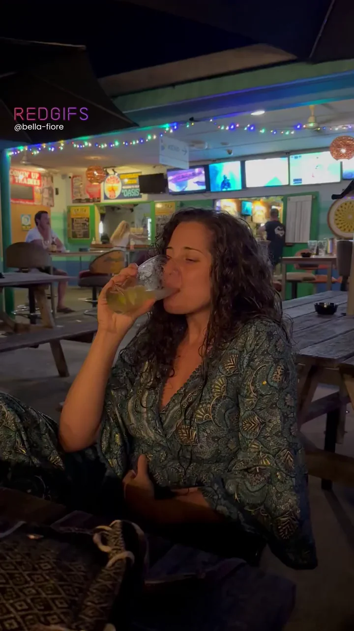 Sneaky Drunk Bar Slut Flashes Massive Tits 🍻🍈🍈