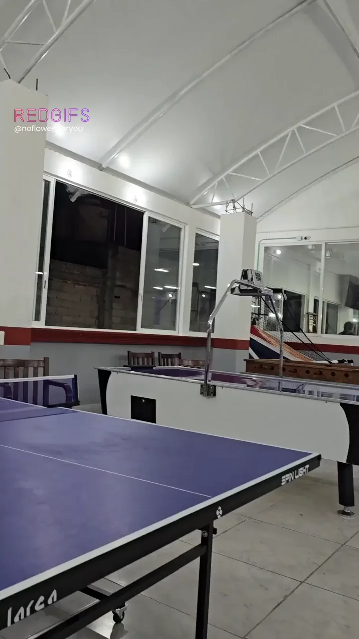 Sneaky Pussy Flash on Table Tennis Chair 😈🖤