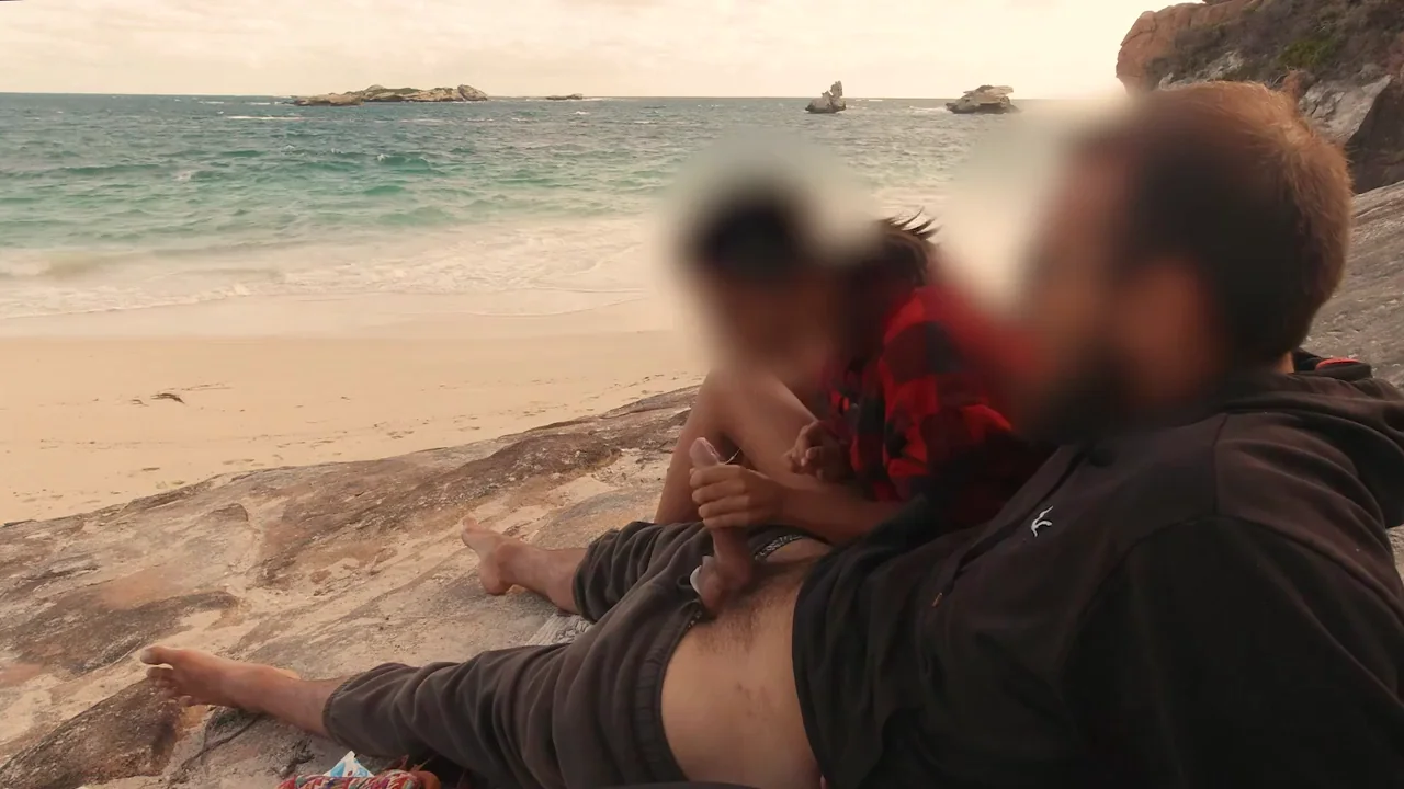 Sneaky Beach Blowie from Horny Latina 😈🍆🏖️