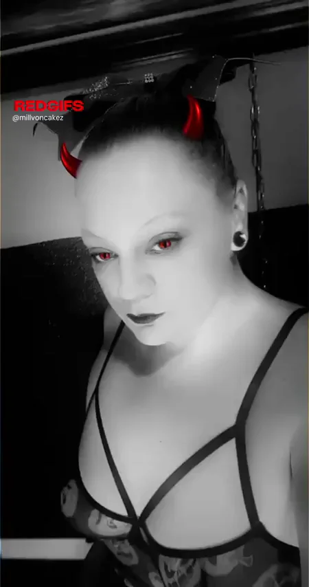 🍭 Curvy Halloween Devil Babe in Sexy Lingerie Tease 👹🔥