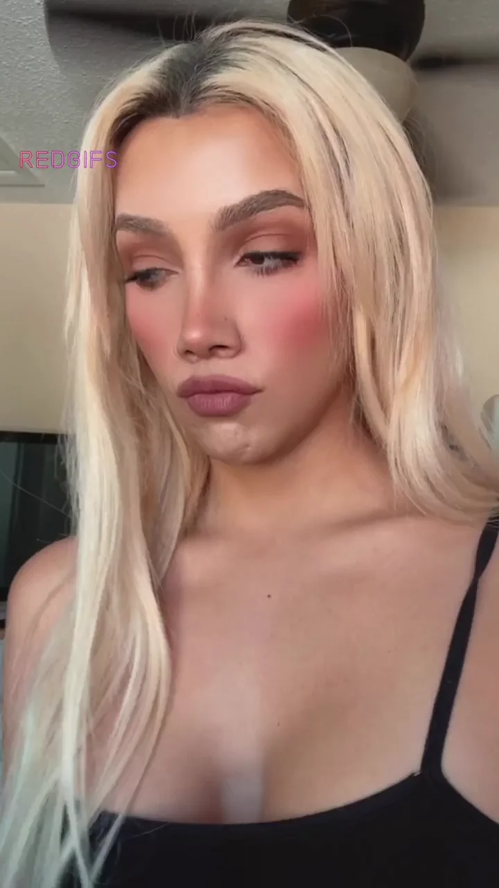 if I told u I'm trans on our date, would u still fuck me?😇