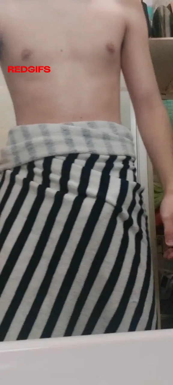 [22] I dropped the towel, now drop the boobs 😤