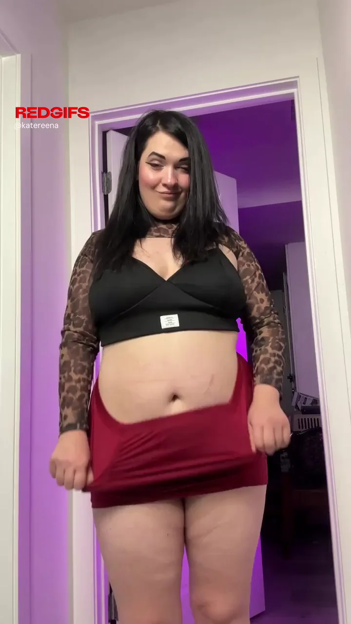 If my belly turns you on let me know 🖤