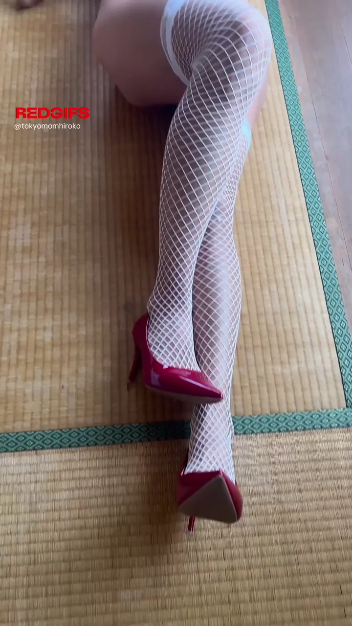 Japanese mom’s body can be hypnotizing
