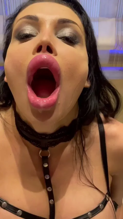 Aletta is the perfect Bimbo cumslut