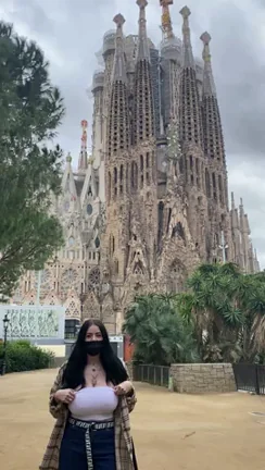 Sagrada Slut Flash: Curvy Vixen Teases Tits at Iconic Spires