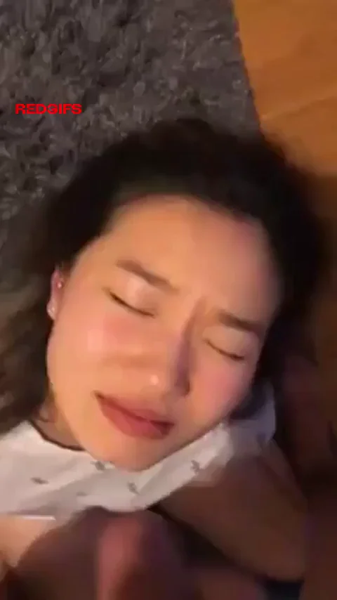Mandy Au is adorable when she takes white cum