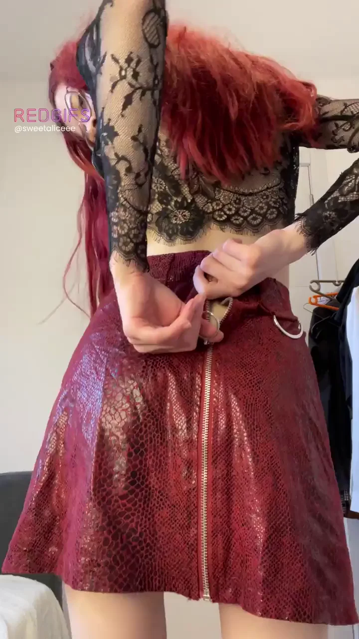 I'm hiding in a coworking space to show off my butt