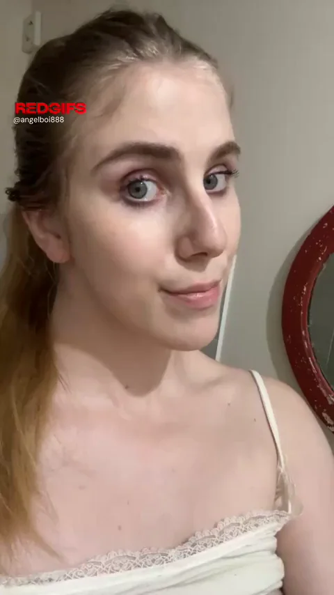 Thick Trans Babe's Juicy Cock Tease Makes Straight Boys Drool 💦😋