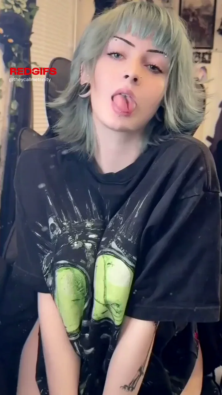 Cute american girl revealing her huge tits