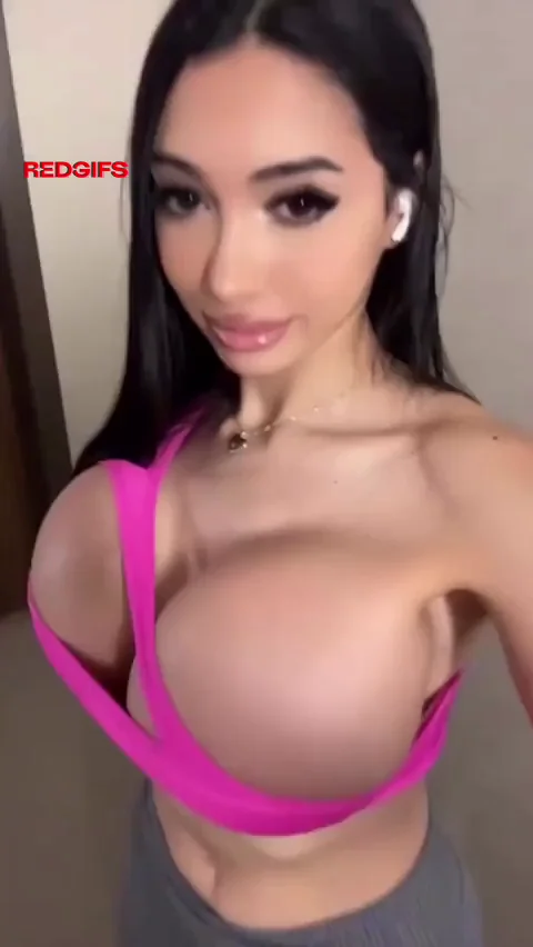 🌟 Massive Bouncing Bimbo Tits Tease 💦