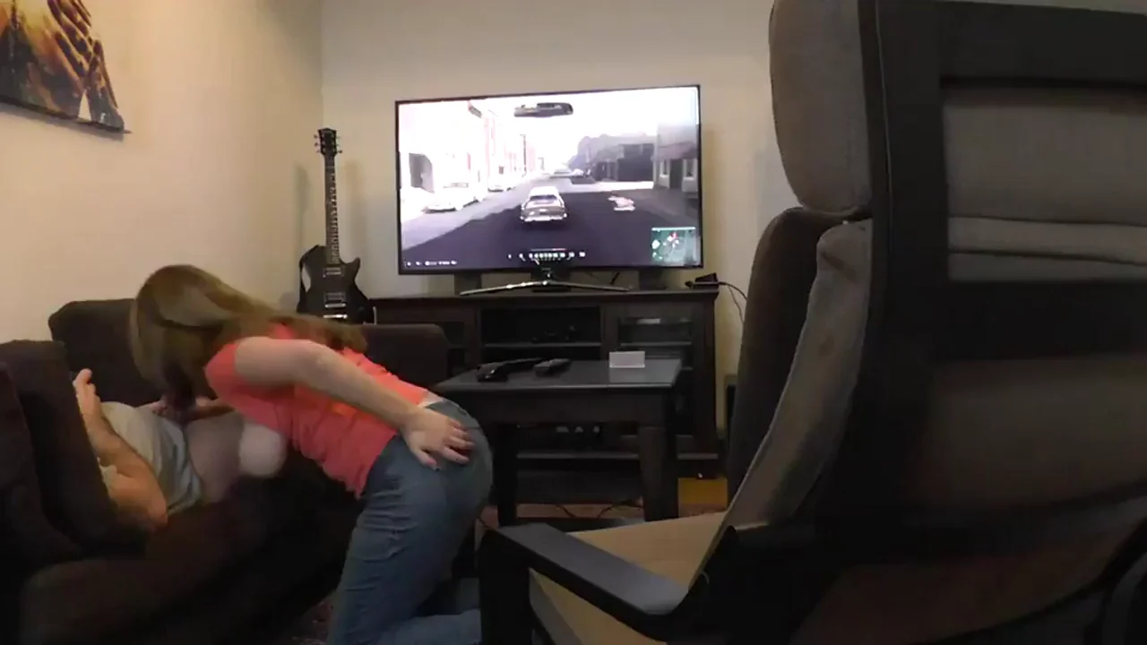 Slutty Gamer Chick Sucks Cock While Dude Drives Virtual Streets