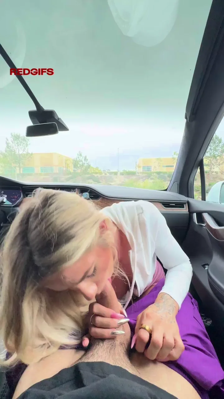 Endless Lollipop Suck: Blonde Bombshell Devours Throbbing Cock in Car