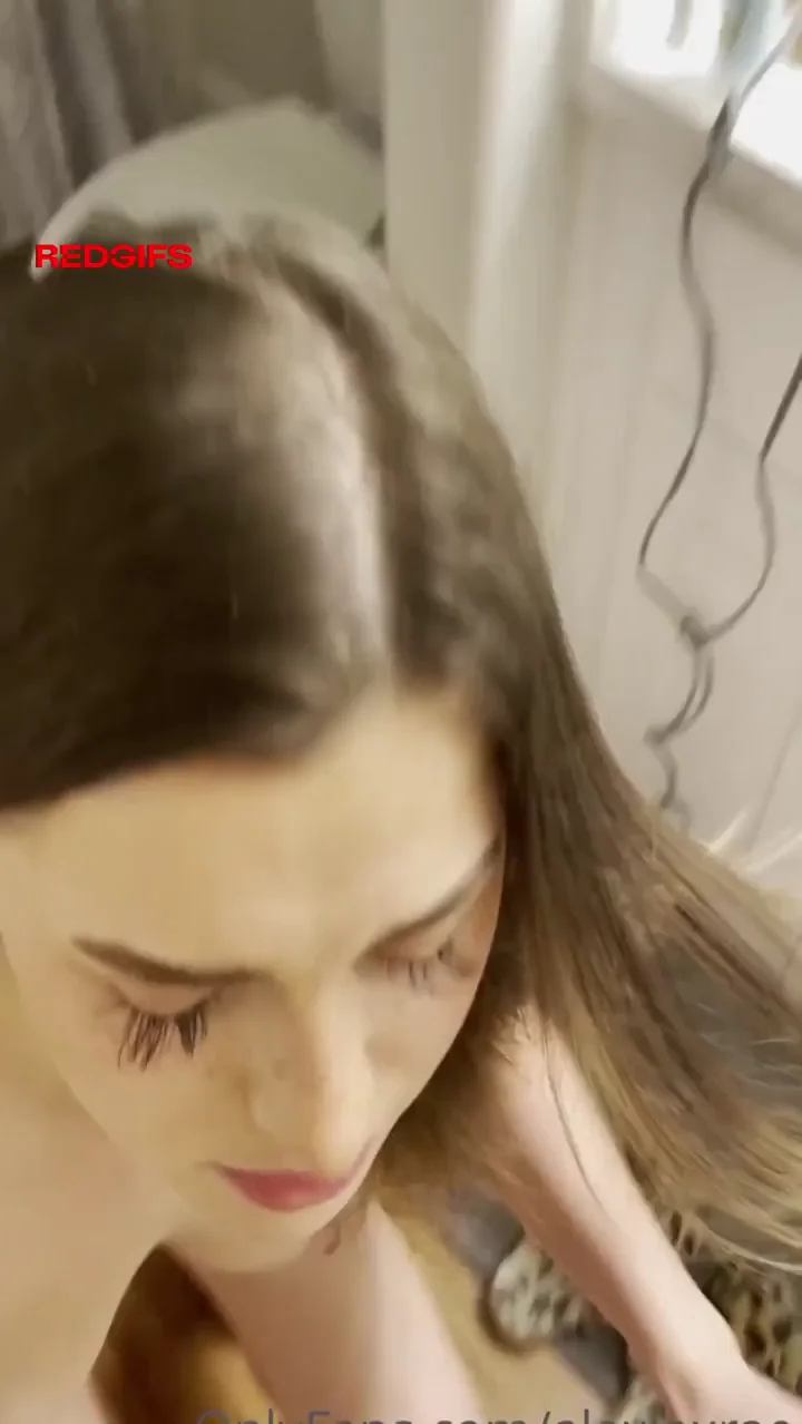 😈 Gorgeous Brunette Slurps Cock Like a Pro 👅💦