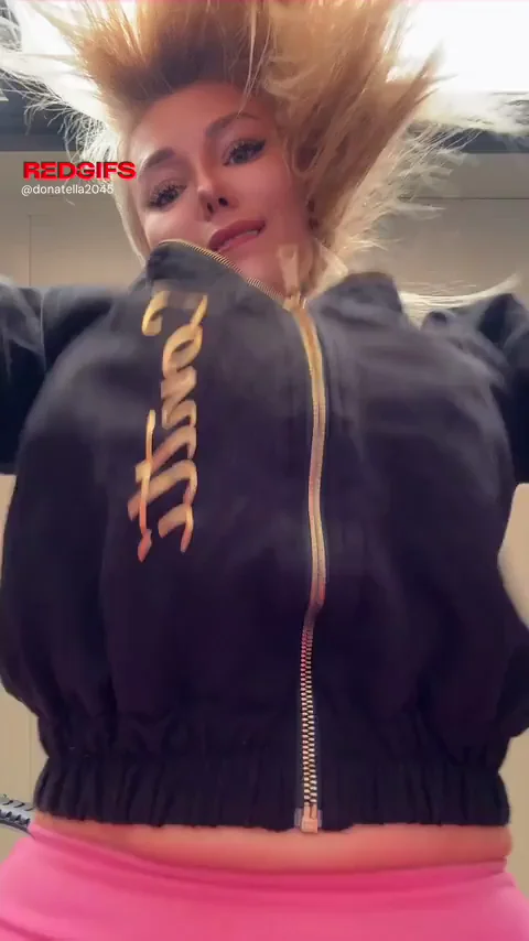 Bouncing under and without a sweatshirt xoxo