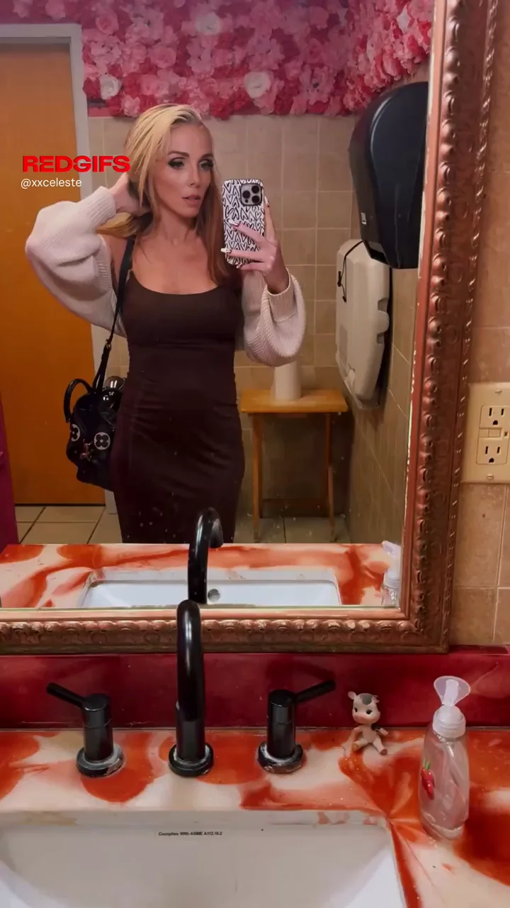 Public Bathroom Big Titty Spit Flash 💦🍒