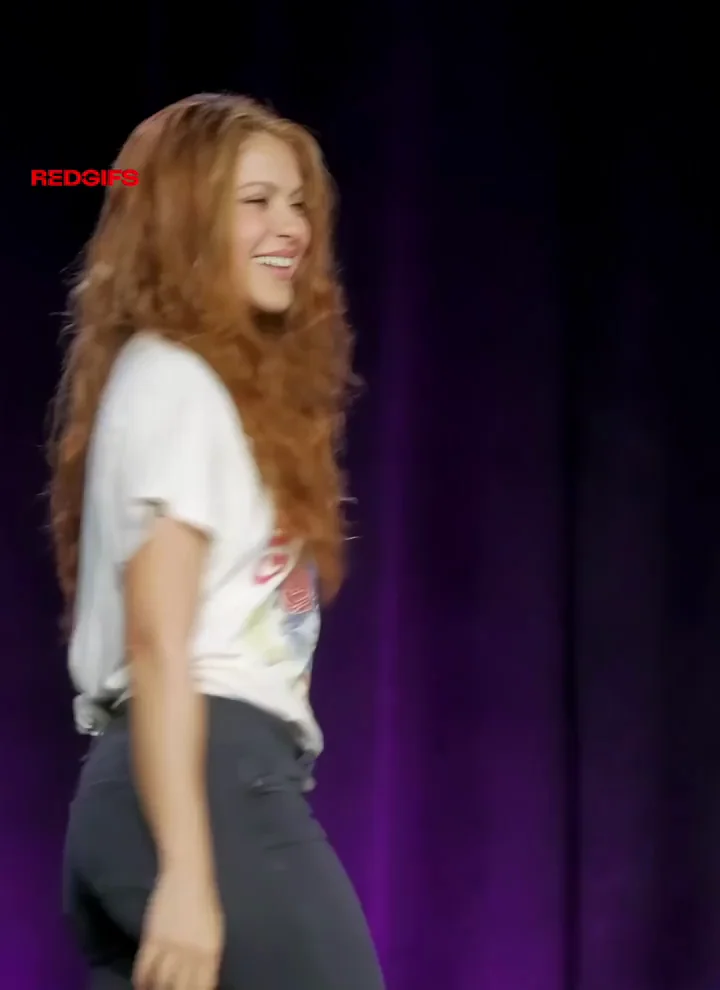 Shakira's Juicy Latina Booty Shaking on Stage