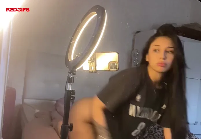 Do u like my teen tits?😋🍒💖