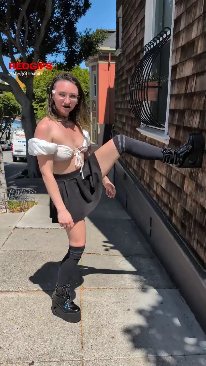With this little move it's ass to the air!